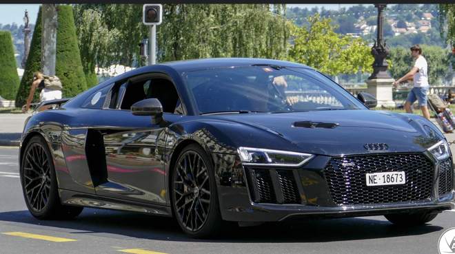 Audi R8 V10+