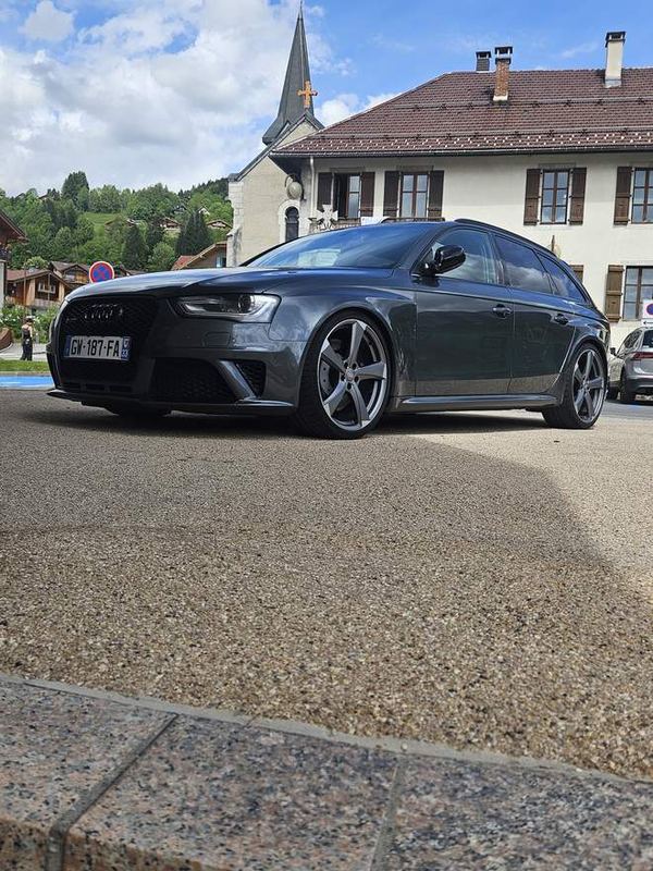 AUDI RS4