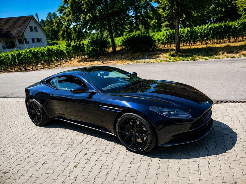 Aston Martin DB11