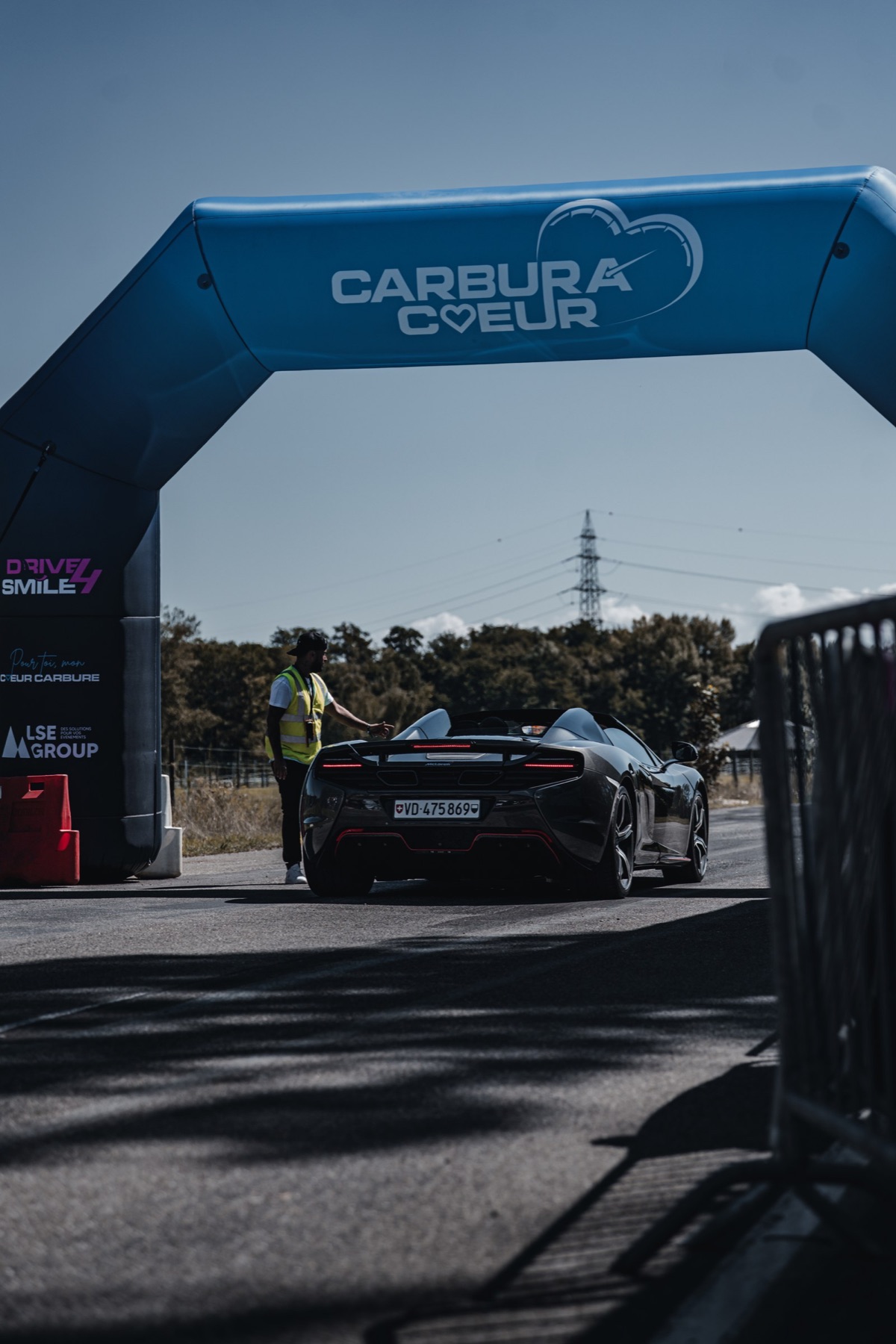 L'arche Carburacœur à l'entrée du festival